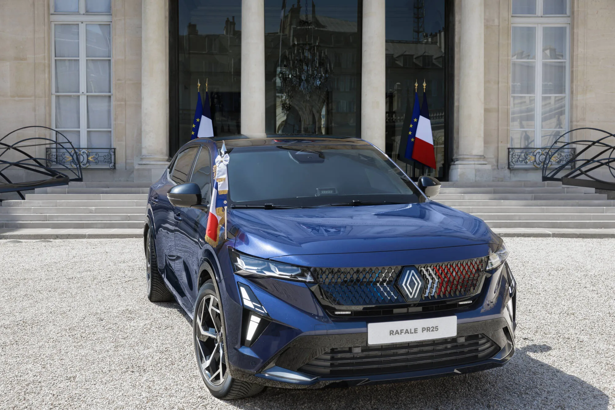 RENAULT RAFALE PRÉSIDENTIEL BLINDÉ PAR CENTIGON EXPOSÉ AU PALAIS DE L’ÉLYSEE POUR LES JOURNÉES EUROPÉENNES DU PATRIMOINE 2025