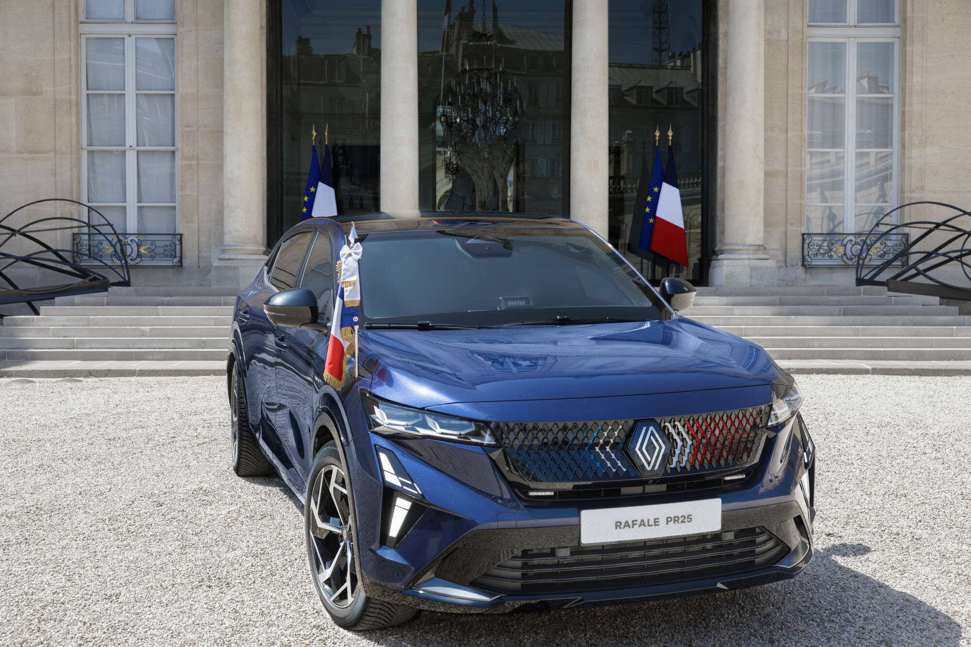 RENAULT RAFALE PRÉSIDENTIEL BLINDÉ PAR CENTIGON EXPOSÉ AU PALAIS DE L’ÉLYSEE POUR LES JOURNÉES EUROPÉENNES DU PATRIMOINE 2025